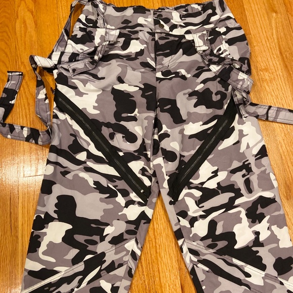 Balera Pop Star Camouflage Print Dance Pants – Gray, Adult Medium - Picture 5 of 7
